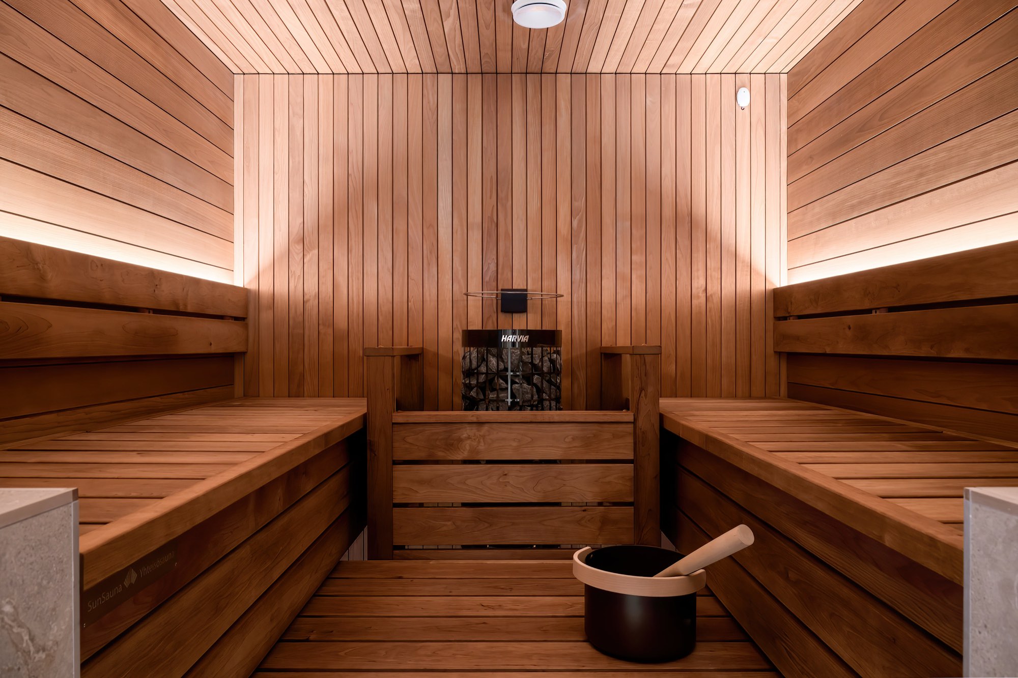 Kattokerroksen sauna, jonka rakensimme.